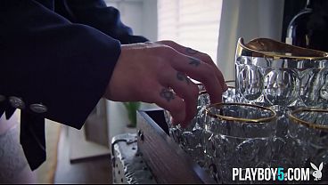 Big ass MILF pornstar Keisha Grey exposing her amazing body solo